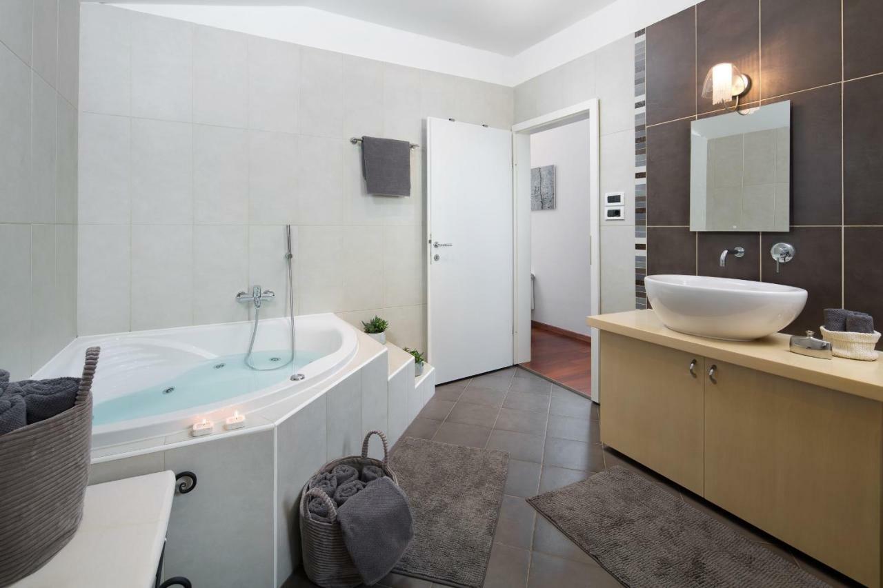 Villa Pag Mandre Ngoại thất bức ảnh